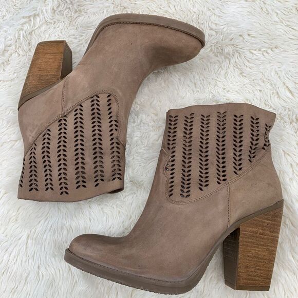 Nwot Coolway Tan Heeled Booties. Size 9. - Picture 5 of 9